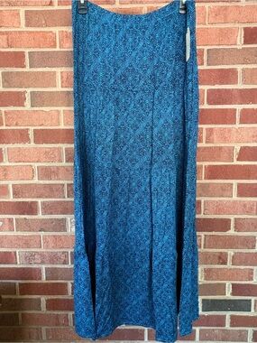 St. John’s bay maxi skirt size medium nwt